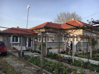 3-bedroom house with new roof near..