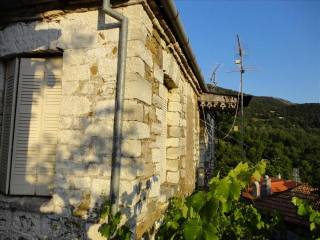 B215 - Land parcel of 600 m².One old..