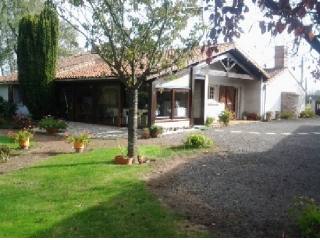 4 Bedroom House, Rural Hamlet Location