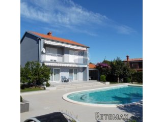 Istra,Štinjan,samostojeća apartmanska kuća sa bazenom...