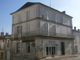 Spacious Town House To Update