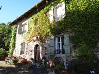 Manor Set On 3.2 Acres Of Land With 2..