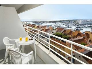 1 Bedroom Apartment, 2 minute walk to..