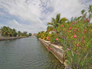 Singlefamilyvacant - This approximately..