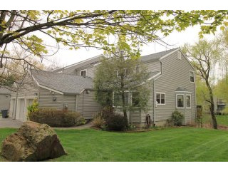 2 bedroom House For Sale: 201 Horseshoe..