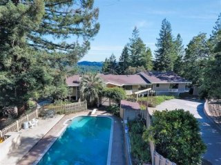 views to the Monterey Bay in los gatos