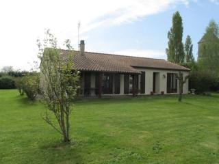 Detached Bungalow With Large Garden