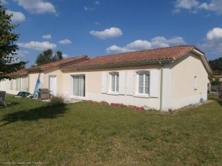 3 bedroom one level bungalow - Close to..