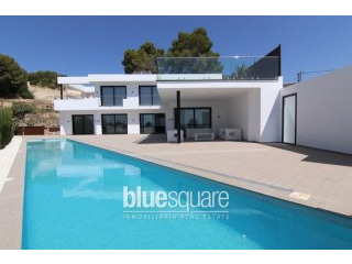 Stunning exclusive 4 bedroom villa with..