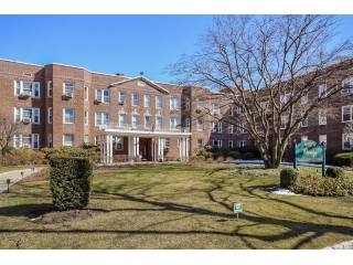 2 bedroom Co-op For Sale: White Plains..