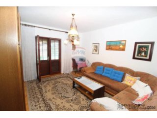 NOVIGRAD - 200m od mora, KUĆA sa 4 stambene jedinice