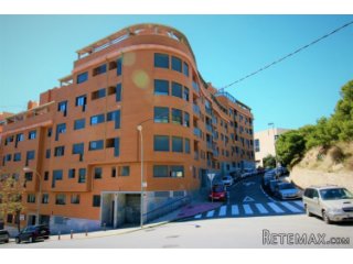 El apartamento se ubica muy cerca del centro de Alicante y..