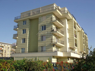 Beachfront 1-bedroom apartment with SEA..