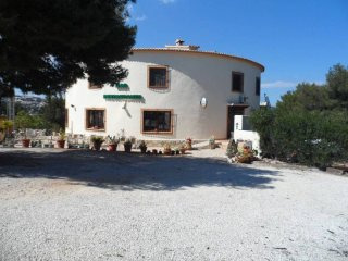 Freehold Restaurant/Bar with Spacious..