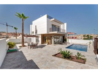 6 Unique villas with pool in..