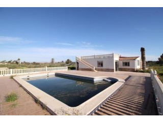 2.5kms from beach 4bed 3bath villa w/..