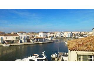 Unique : Harbormaster Duplex In Marina..