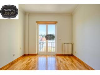 Reduced 2 Bedroom Apartment in Lisbon