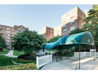 2 bedroom Commercial Property For Sale:..