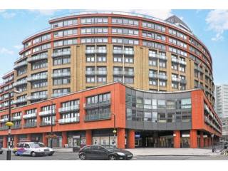 2 Bedrooms - Flat - London - For Rent