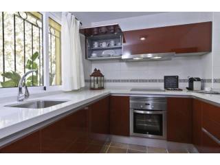 2 bedroom Apartment For Sale: 1st..