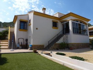 Villa for sale in Hondon de las Nieves..
