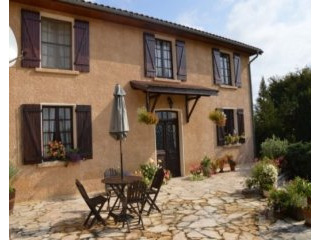Spacious farmhouse with apartment..