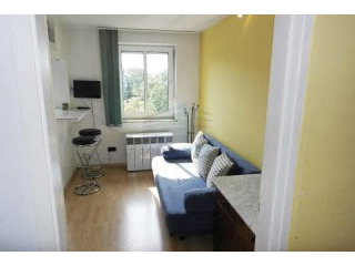 Schone, helle, moblierte 2-Zimmer..