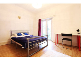 Single with double bed near Stratford..
