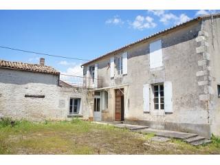 Beautiful farm complex to renovate