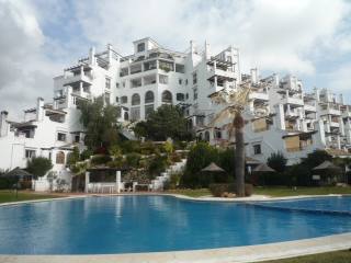 2 Bed Apartment for sale in Calahonda