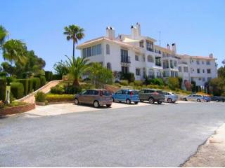 Apartment - OPPORTUNITY. WELL PRESENTED..