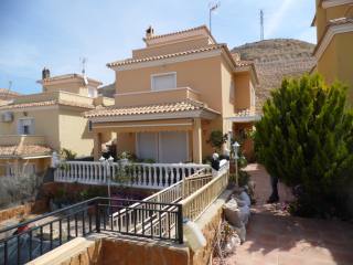 Lovely 3 Bed 2 Bath Detached House with..