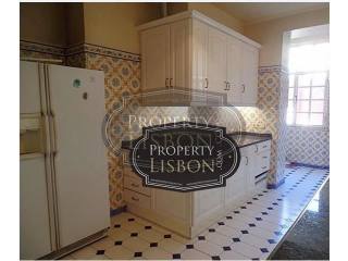 Fully Renovated T7 Lisbon Apartment for..