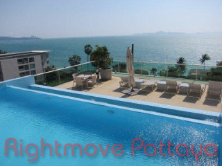 2 Bedroom Condo for sale in Wongamat -..