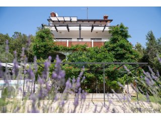 Otok Rab, Gonar, kuća 4 apartmana, 2 bazena, pogled