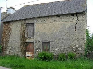 Plot of land with a ruin on site