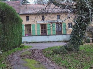 Single Storey 3-Bedroom-House Close To..