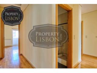 T6 Lisbon Apartment for Sale in Rato