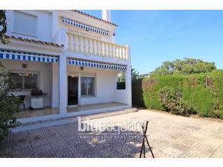 Semi-detached 3-bedroom villa close to..