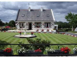 Detached House with Landscaped Gardens