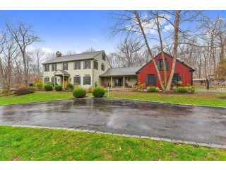 5 bedroom House For Sale: 14 Adams Lane..