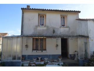 Habitable two-bed property for a great..