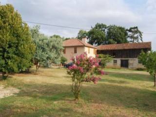 Maison gasconne double corps sur les..