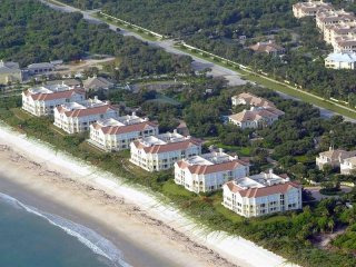 3 bedroom Flat For Sale: 600 Beachview..
