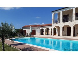 Istra, Kringa okolica - prekrasna kamena vila