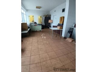 Prostran poslovni prostor u srcu Tenje!