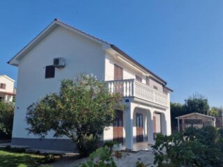 BAŠKA - KUĆA sa vrtom