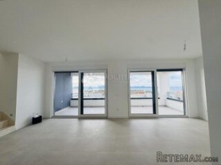 DIKLOVAC | PENTHOUSE S KROVNOM TERASOM, POGLED NA MORE