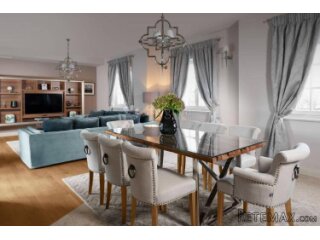 OTMJENA VILLA S BAZENOM, VRTOM I KROVNOM TERASOM BLIZU MORA